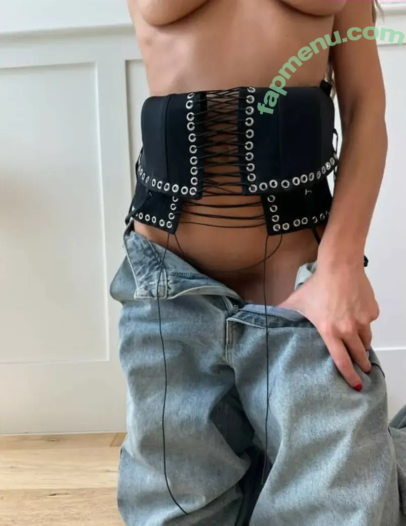 Lauren Higgs nude photo #0038 (laulauhiggs)