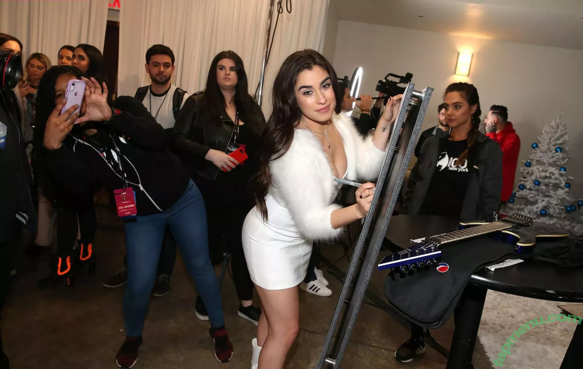 Lauren Jauregui nude photo #0517 (laurenjauregui)