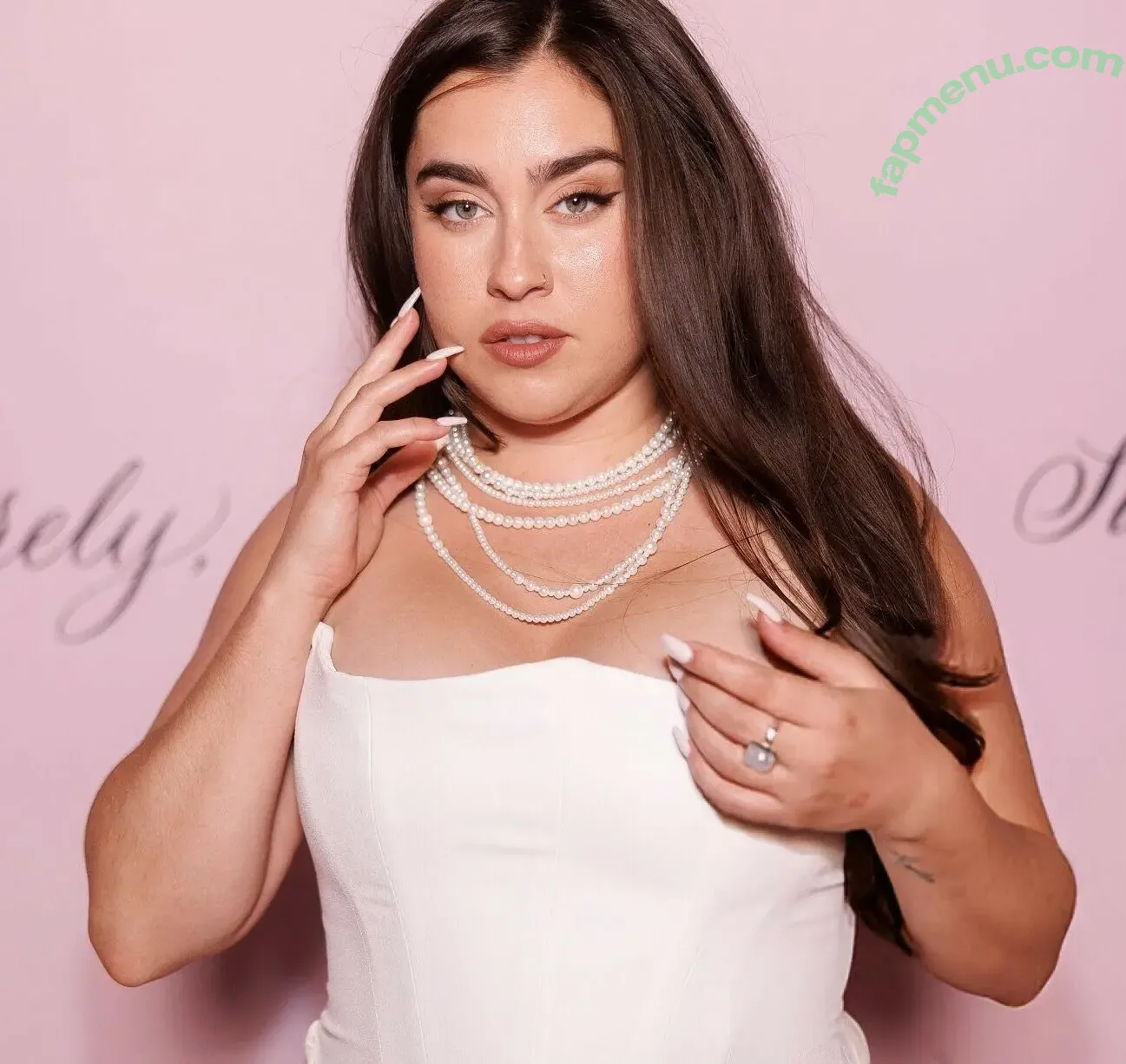 Lauren Jauregui nude photo #0889 (laurenjauregui)