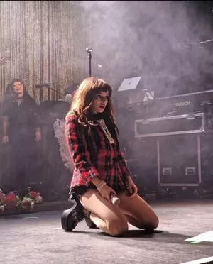 Lauren Mayberry / laurenevemayberry nude photo #0631