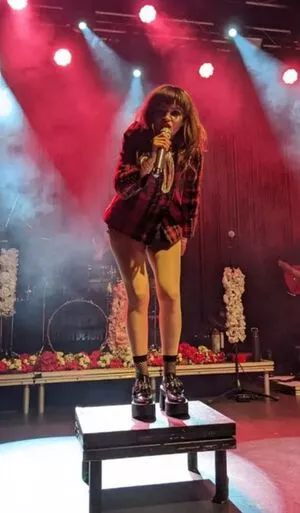 Lauren Mayberry / laurenevemayberry nude photo #0634