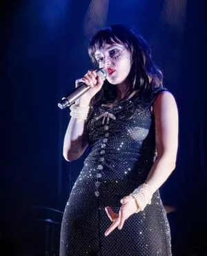 Lauren Mayberry / laurenevemayberry nude photo #0651