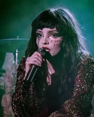 Lauren Mayberry / laurenevemayberry nude photo #0658