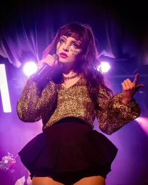 Lauren Mayberry / laurenevemayberry nude photo #0662