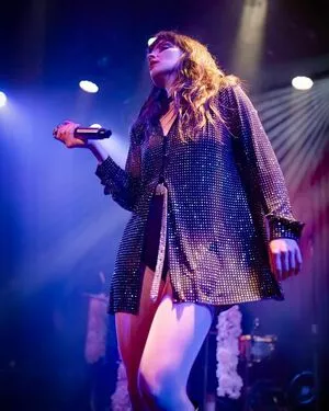 Lauren Mayberry / laurenevemayberry nude photo #0674