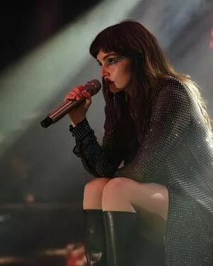 Lauren Mayberry / laurenevemayberry nude photo #0677