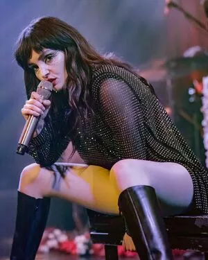 Lauren Mayberry / laurenevemayberry nude photo #0681