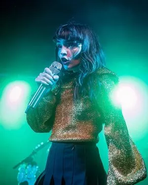 Lauren Mayberry / laurenevemayberry nude photo #0691