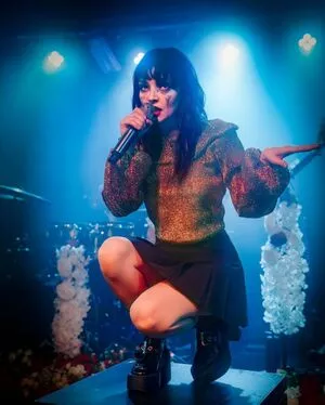 Lauren Mayberry / laurenevemayberry nude photo #0703