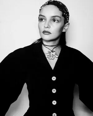 Lauren Mayberry / laurenevemayberry nude photo #0707