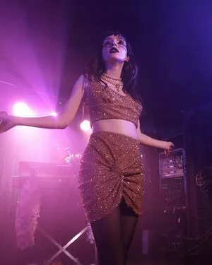 Lauren Mayberry / laurenevemayberry nude photo #0715