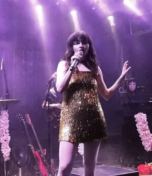 Lauren Mayberry / laurenevemayberry nude photo #0738