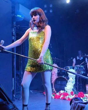 Lauren Mayberry / laurenevemayberry nude photo #0749