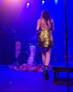 Lauren Mayberry / laurenevemayberry nude photo #0750