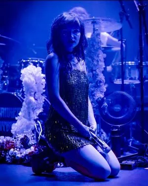 Lauren Mayberry / laurenevemayberry nude photo #0754