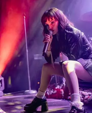 Lauren Mayberry / laurenevemayberry nude photo #0756