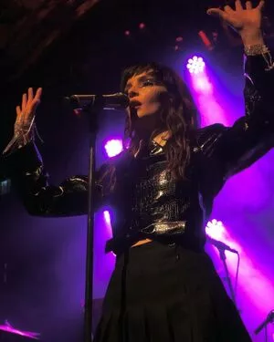 Lauren Mayberry / laurenevemayberry nude photo #0765