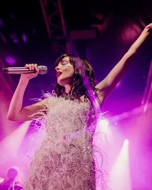 Lauren Mayberry / laurenevemayberry nude photo #0769