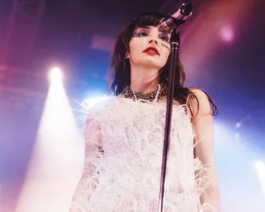 Lauren Mayberry / laurenevemayberry nude photo #0779