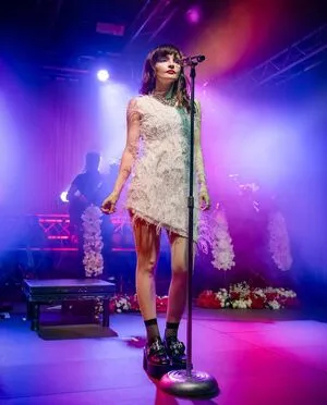 Lauren Mayberry / laurenevemayberry nude photo #0789