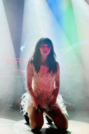 Lauren Mayberry / laurenevemayberry nude photo #0794