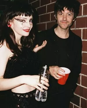 Lauren Mayberry / laurenevemayberry nude photo #0811