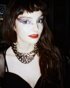 Lauren Mayberry / laurenevemayberry nude photo #0814