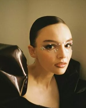 Lauren Mayberry / laurenevemayberry nude photo #0817