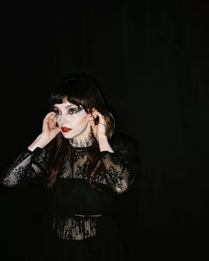 Lauren Mayberry / laurenevemayberry nude photo #0832