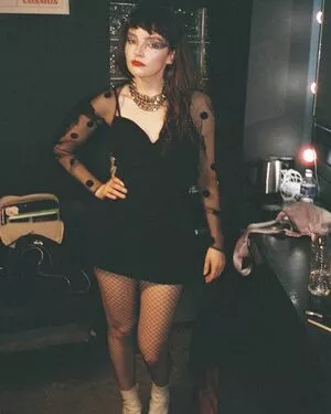 Lauren Mayberry / laurenevemayberry nude photo #0834