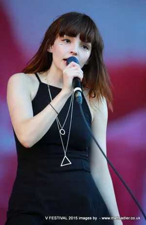 Lauren Mayberry / laurenevemayberry nude photo #0854