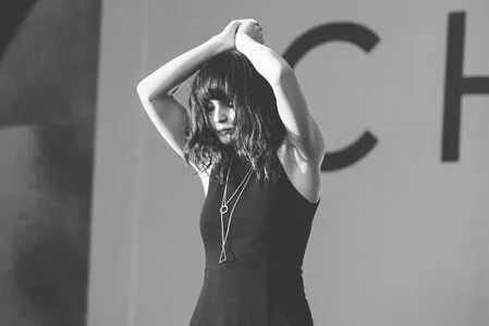 Lauren Mayberry / laurenevemayberry nude photo #0871