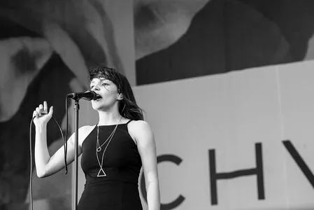 Lauren Mayberry / laurenevemayberry nude photo #0873