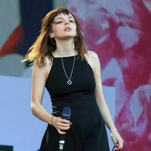 Lauren Mayberry / laurenevemayberry nude photo #0875