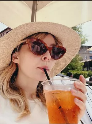 Lauren Mayberry / laurenevemayberry nude photo #0877