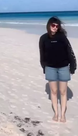 Lauren Mayberry / laurenevemayberry nude photo #0879