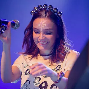 Lauren Mayberry / laurenevemayberry nude photo #0884