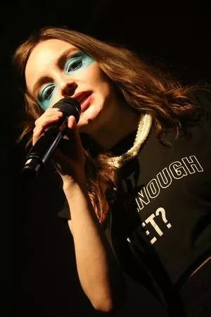 Lauren Mayberry / laurenevemayberry nude photo #0889