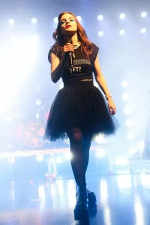 Lauren Mayberry / laurenevemayberry nude photo #0891