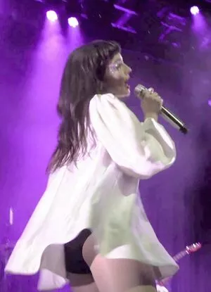 Lauren Mayberry / laurenevemayberry nude photo #0897