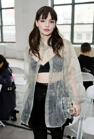 Lauren Mayberry / laurenevemayberry nude photo #0914