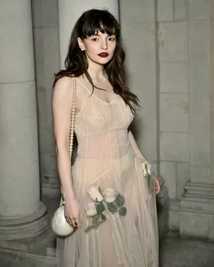 Lauren Mayberry / laurenevemayberry nude photo #0920