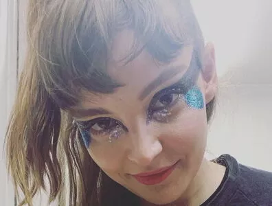 Lauren Mayberry / laurenevemayberry nude photo #0932