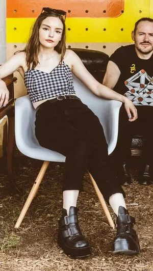 Lauren Mayberry / laurenevemayberry nude photo #0935