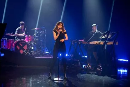 Lauren Mayberry / laurenevemayberry nude photo #0937