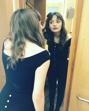 Lauren Mayberry / laurenevemayberry nude photo #0938