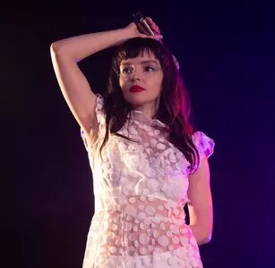 Lauren Mayberry / laurenevemayberry nude photo #0951