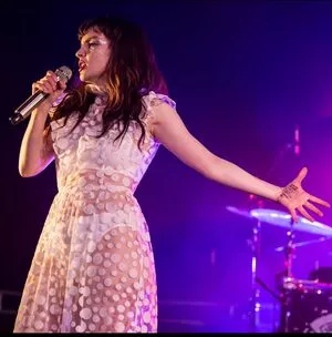 Lauren Mayberry / laurenevemayberry nude photo #0952