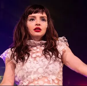 Lauren Mayberry / laurenevemayberry nude photo #0954