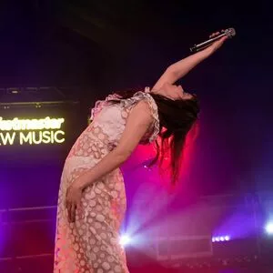 Lauren Mayberry / laurenevemayberry nude photo #0959